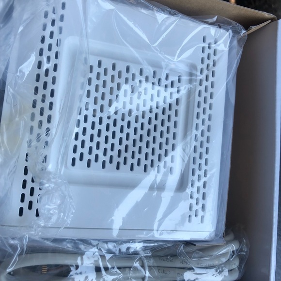ARRIS SURFboard 1 Gbps SB6190 White Cable Modem DOCSIS 3.0 32 x 8 Gigabit - Picture 6 of 9